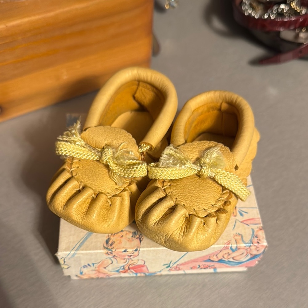 Vintage 1989 Suede Baby Moccasins Canadian Native Made.